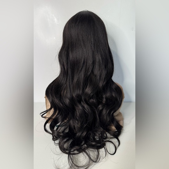 Black long Wig 28 In - Realistic Look - Picture 5 of 10